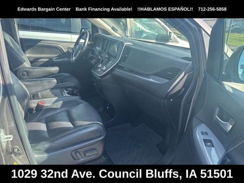 Used 2015 Toyota Sienna SE FWD image 7