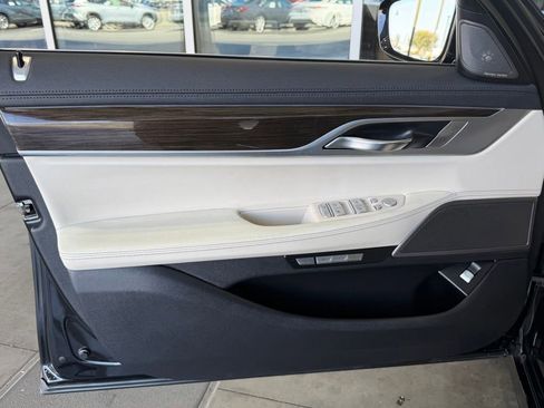 Used 2016 BMW 750i RWD image 18