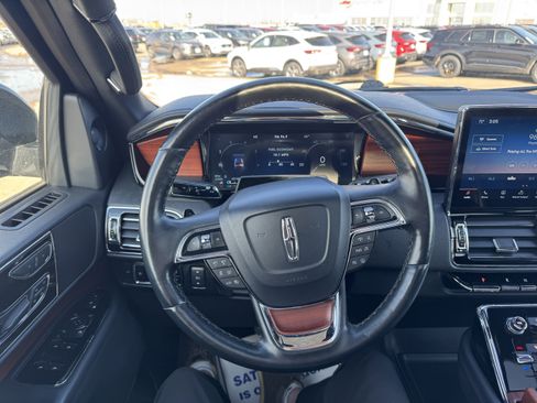 Used 2024 Lincoln Navigator Reserve image 9