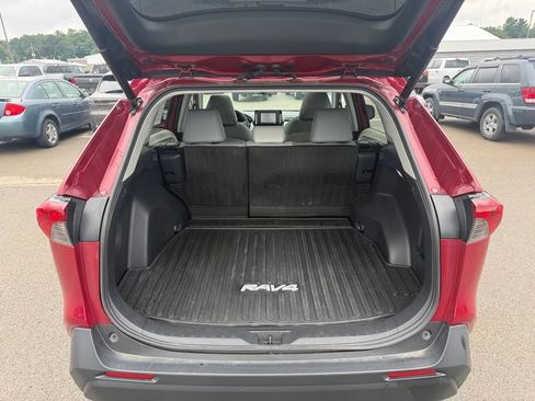 Used 2022 Toyota RAV4 XLE Premium AWD/4WD image 8