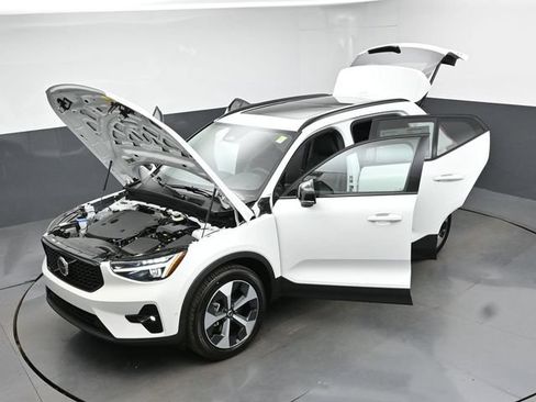 New 2026 Volvo XC40 B5 Plus w/ Climate Package AWD/4WD image 52