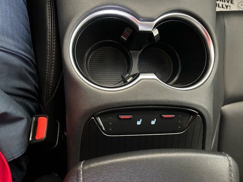 Used 2022 Toyota Venza XLE image 22