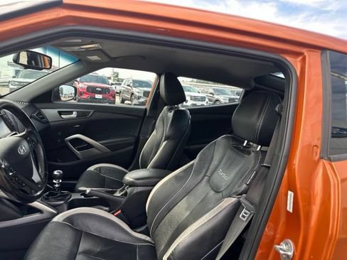 Used 2015 Hyundai Veloster Turbo FWD image 3