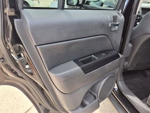 Used 2012 Jeep Patriot Latitude FWD image 11