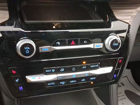 Used 2023 Ford Explorer Limited image 19