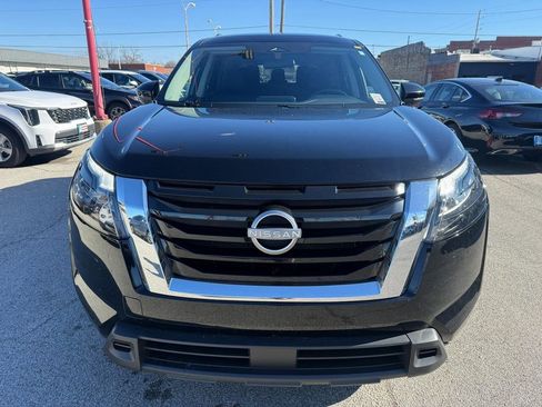 Used 2023 Nissan Pathfinder SV image 10