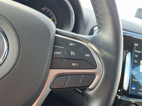 Used 2022 Jeep Grand Cherokee Limited image 24