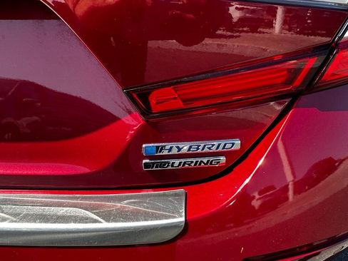 Used 2018 Honda Accord Touring image 9