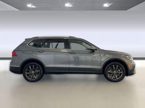 Used 2024 Volkswagen Tiguan SE image 8