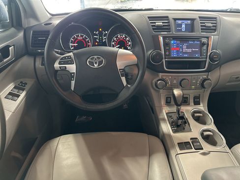 Used 2013 Toyota Highlander SE image 19