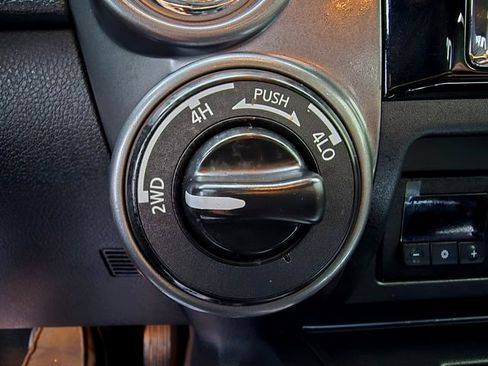 Used 2019 Nissan Titan Platinum Reserve image 19