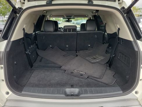 Used 2022 Nissan Pathfinder SL FWD image 8