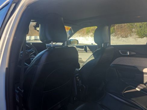 Used 2023 Jeep Compass Latitude w/ Sun and Sound Group image 23