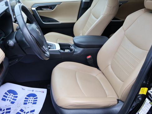 Used 2020 Toyota RAV4 Limited image 40