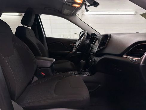 Used 2020 Jeep Cherokee Latitude image 28