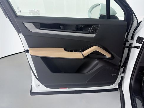 New 2026 Porsche Cayenne image 6