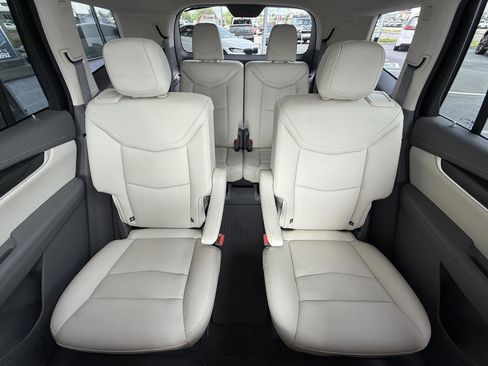 Used 2022 Cadillac XT6 Premium Luxury AWD/4WD image 42