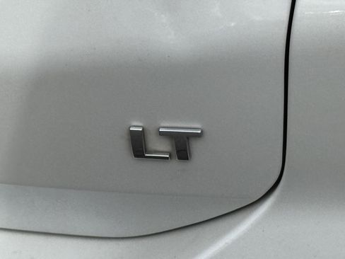 Used 2019 Chevrolet Equinox LT w/ Sun & Navigation Package image 21