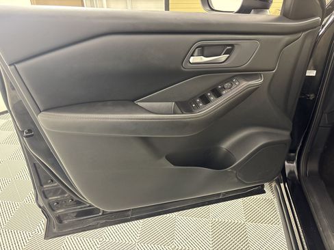 Used 2024 Nissan Rogue SV FWD image 23