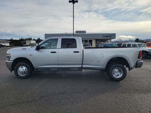 New 2026 RAM 3500 Tradesman AWD/4WD image 12