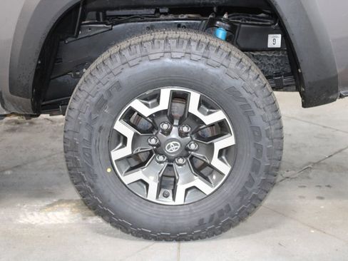 Used 2021 Toyota Tacoma TRD Off-Road AWD/4WD image 17