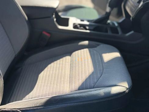 Used 2018 Ford Escape SE w/ SE Sport Appearance Package image 16