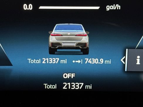 Certified 2023 BMW 740i w/ Parking Assistance Package image 36