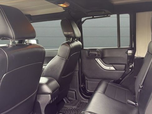 Used 2012 Jeep Wrangler Unlimited Rubicon AWD/4WD image 24