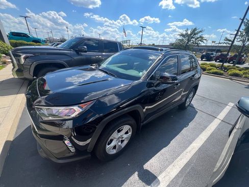 Used 2019 Toyota RAV4 XLE w/ Carpet Mat Package FWD image 4