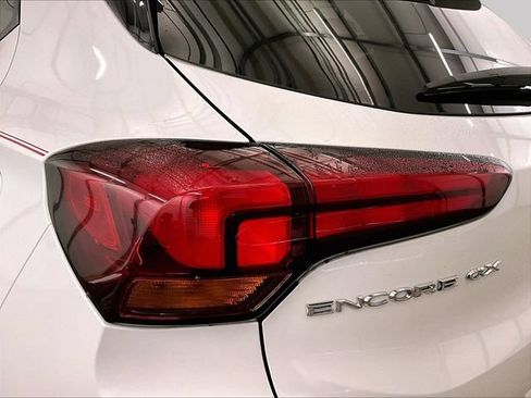 Used 2022 Buick Encore GX Select w/ Sport Touring Package FWD image 28