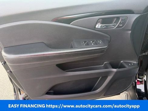 Used 2019 Honda Pilot Touring image 6