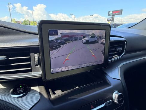 Used 2020 Ford Explorer XLT w/ Equipment Group 202A AWD/4WD image 18
