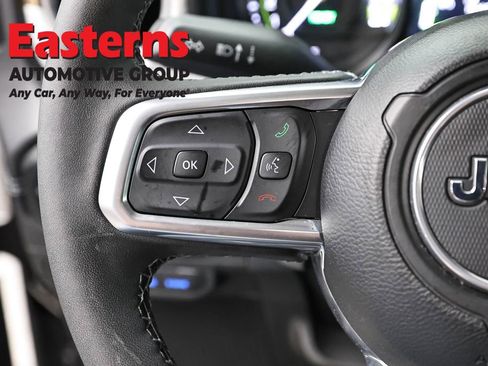 Used 2025 Jeep Wrangler Unlimited Sahara AWD/4WD image 15