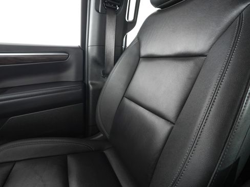 Used 2025 Chevrolet Suburban Z71 AWD/4WD image 26