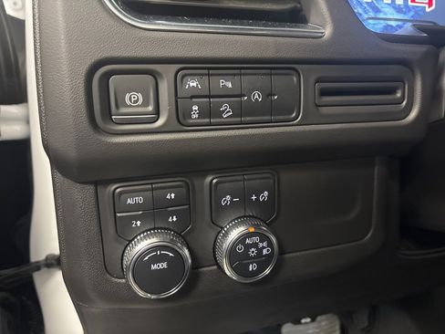 Used 2024 GMC Yukon AT4 image 16