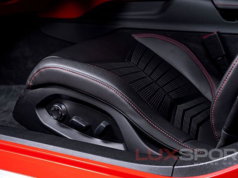 Used 2020 Chevrolet Corvette Stingray w/ 3LT Preferred Equipment Group image 25