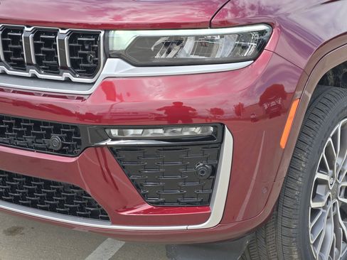 New 2026 Jeep Grand Cherokee Summit AWD/4WD image 6
