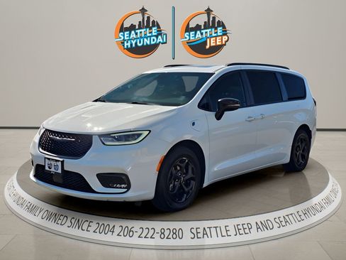 Used 2023 Chrysler Pacifica Limited w/ S Appearance Package FWD image 1