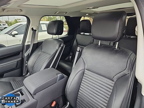 Used 2024 Land Rover Discovery S image 19