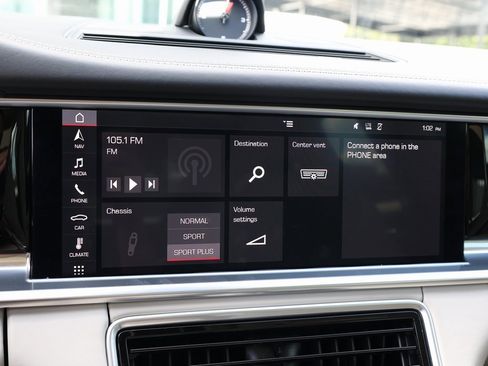 Used 2018 Porsche Panamera w/ Premium Package image 35