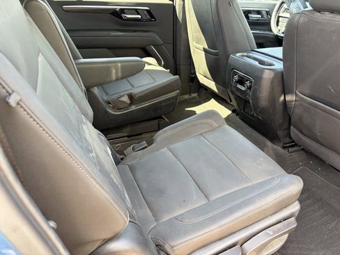 Used 2025 Chevrolet Suburban LT w/ Comfort Package AWD/4WD image 10