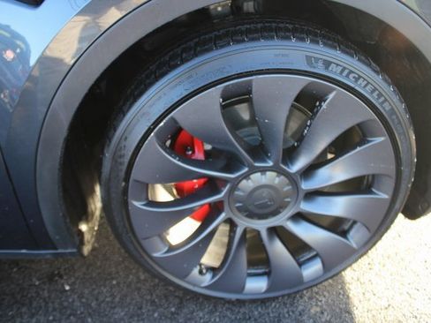 Used 2024 Tesla Model Y Performance image 25
