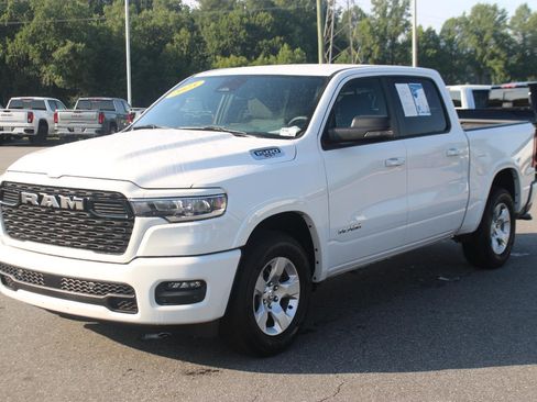 Used 2025 RAM 1500 Big Horn AWD/4WD image 3