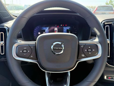 Certified 2025 Volvo EX40 Ultra AWD/4WD image 17
