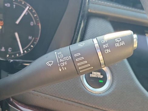 Used 2018 Cadillac XT5 Luxury w/ Driver Awareness Package image 28