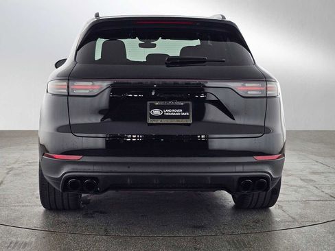 Used 2022 Porsche Cayenne Platinum Edition image 4
