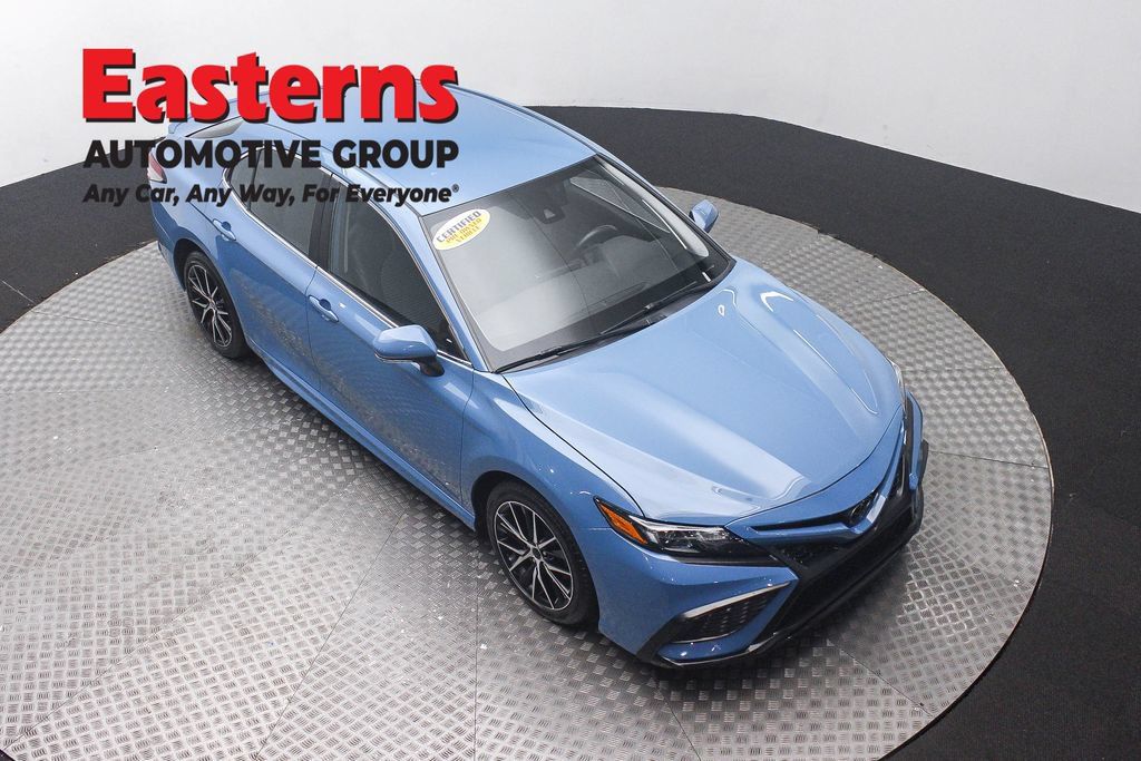 Used 2023 Toyota Camry SE FWD image 3