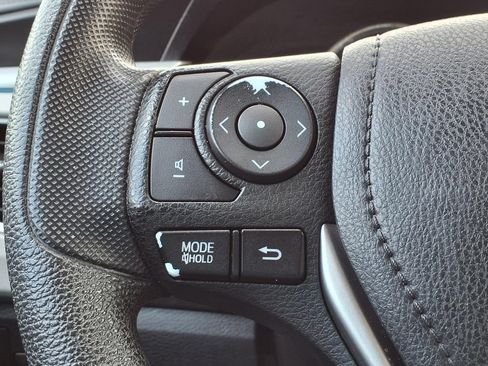 Used 2016 Toyota Corolla LE FWD image 19
