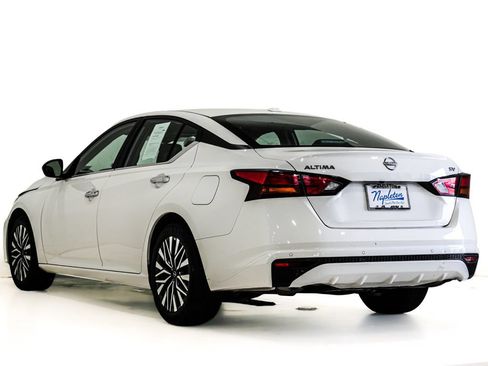 Used 2024 Nissan Altima 2.5 SV FWD image 8