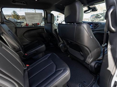 New 2026 Chrysler Pacifica Select image 28